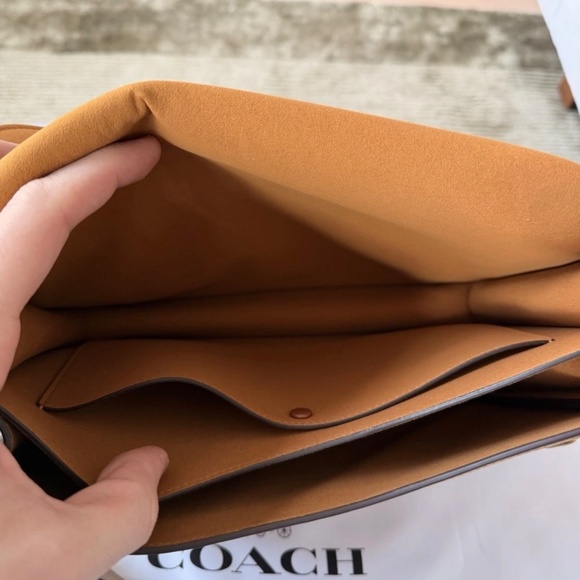 Coach Retail Chain Tabby 30 in Honey Brown with Brass Hardware - Picture 7 of 11